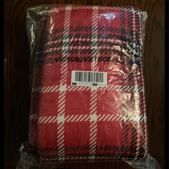 Victoria’s Secret Tote & Blanket - Picture 4 of 4